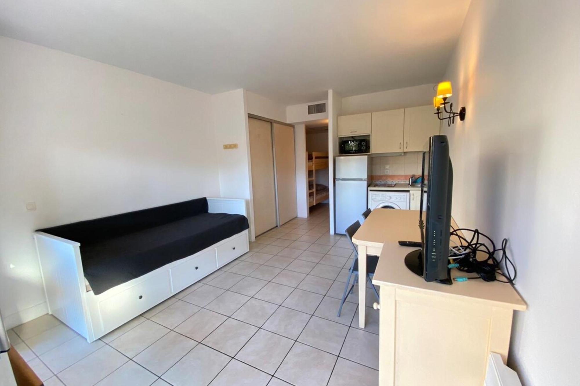 06U - Beautiful Studio In Residence - Swimming Pool And Tennis Court Saint-Laurent-du-Var Extérieur photo