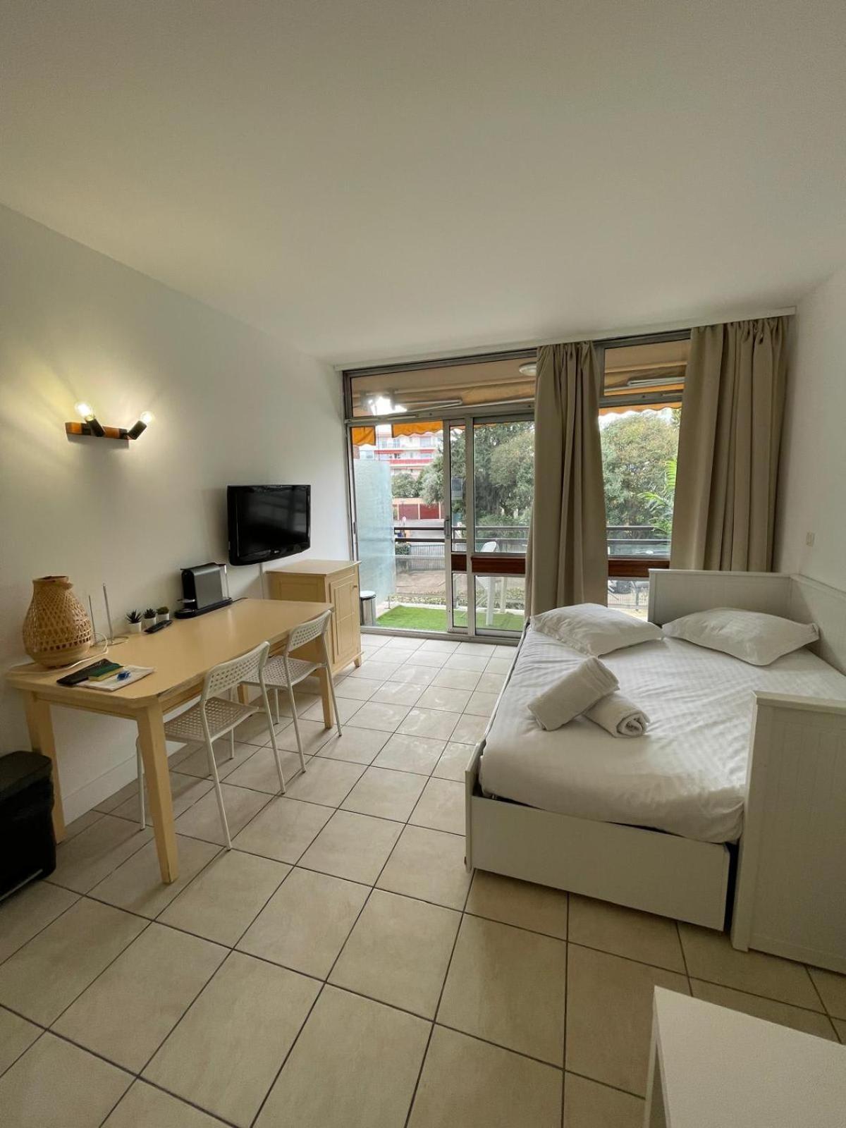 06U - Beautiful Studio In Residence - Swimming Pool And Tennis Court Saint-Laurent-du-Var Extérieur photo