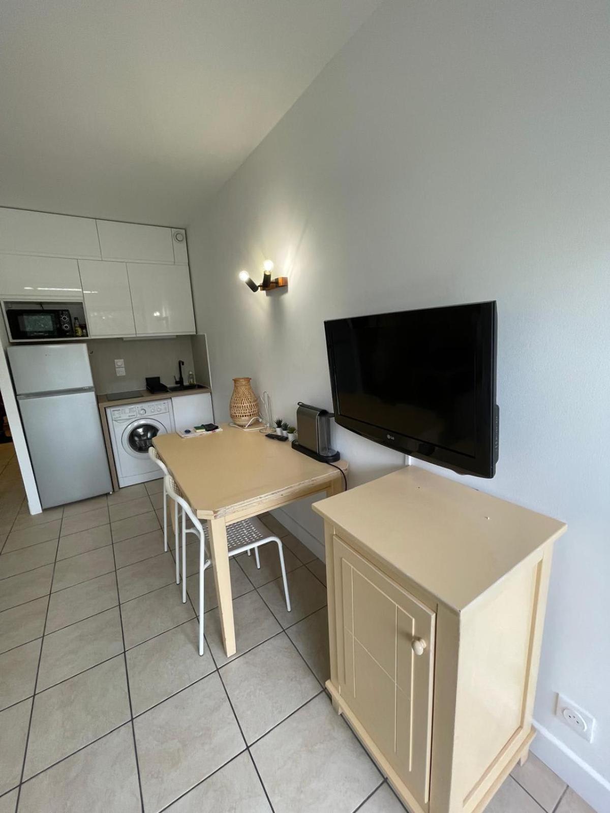 06U - Beautiful Studio In Residence - Swimming Pool And Tennis Court Saint-Laurent-du-Var Extérieur photo