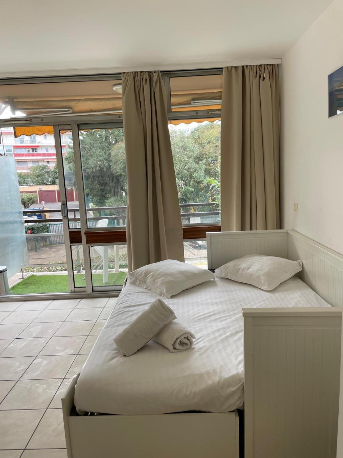 06U - Beautiful Studio In Residence - Swimming Pool And Tennis Court Saint-Laurent-du-Var Extérieur photo