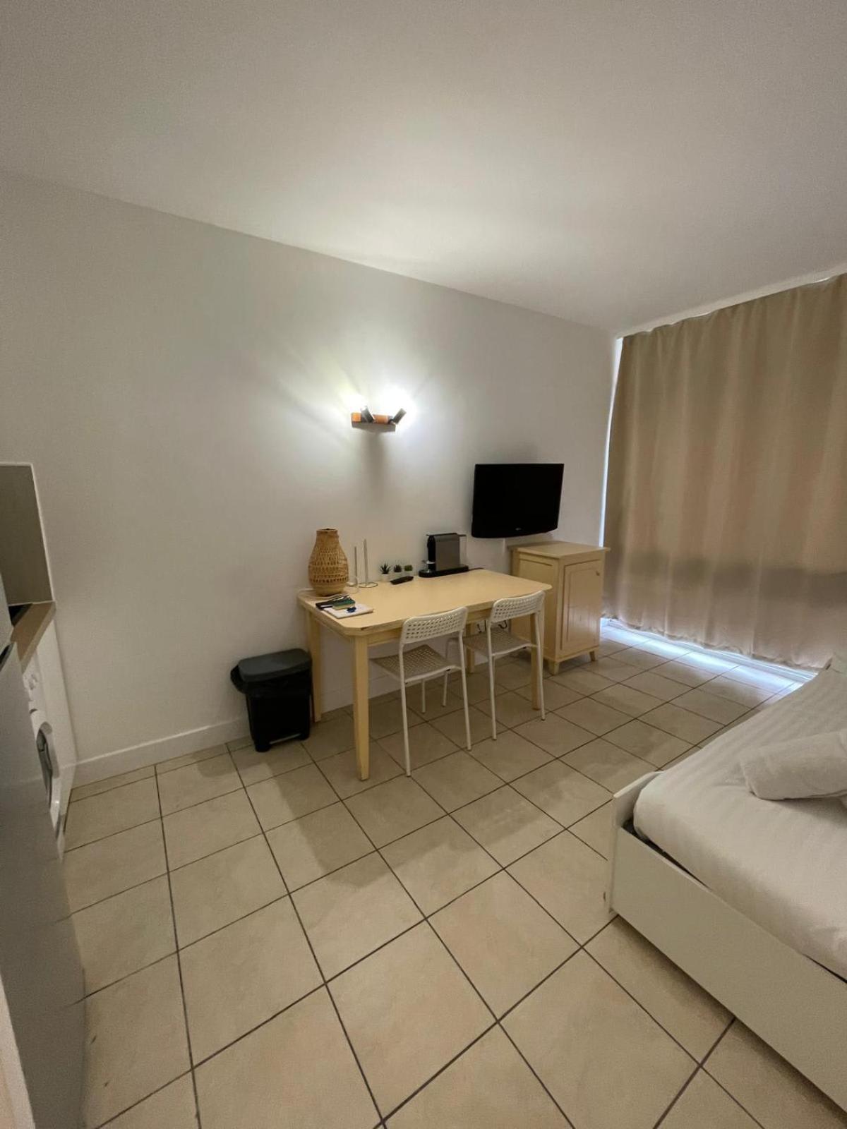 06U - Beautiful Studio In Residence - Swimming Pool And Tennis Court Saint-Laurent-du-Var Extérieur photo